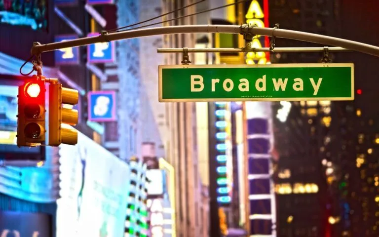 Traffic-Lights-In-Broadway